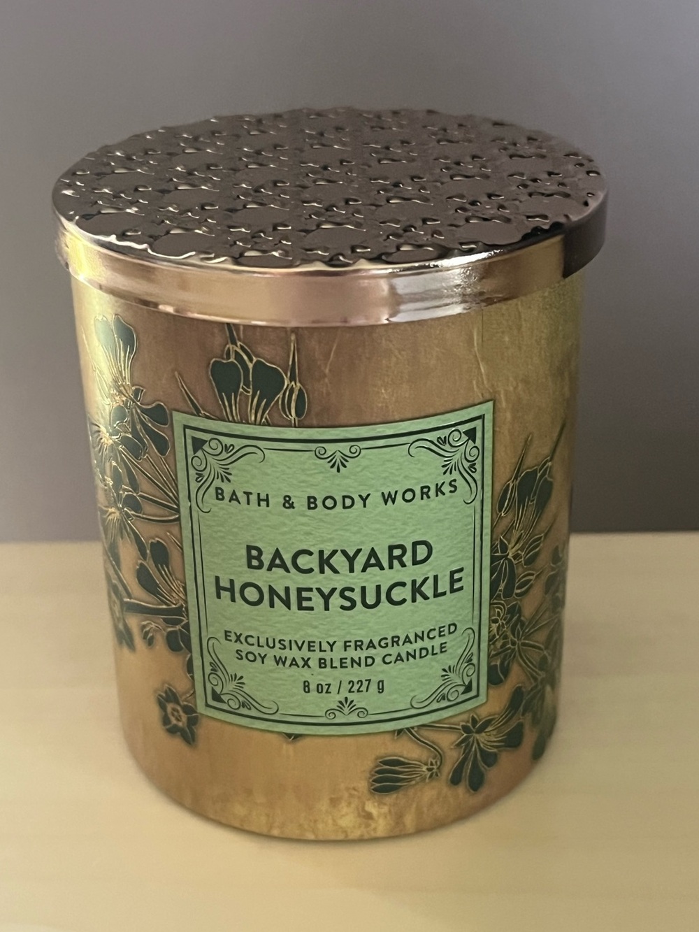 Bath & Body Works Main Backyard HoneysuckleSingle Wick Soy Wax Blend 8 Oz. Candl
